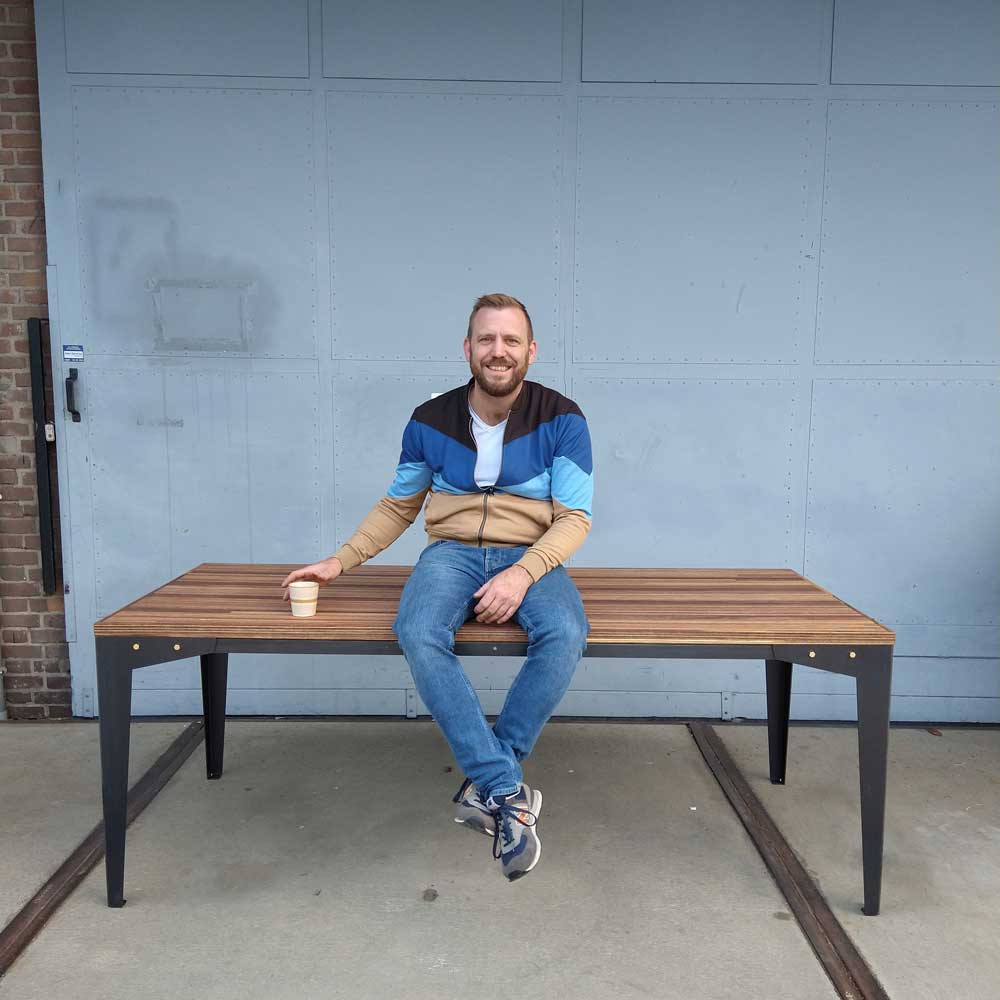 Duurzame gerecyclede tafel Eindeloos met metalen onderstel