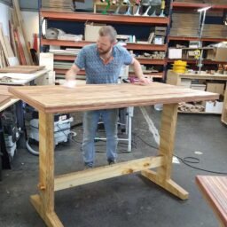 Duurzame bartafel Eindeloos - Gerecycled hout - horeca tafels
