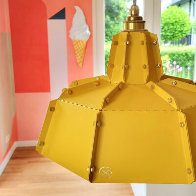 Alternative view of Hanglampie Geel