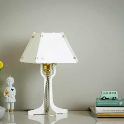 Alternative view of Tafellampie Wit