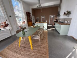 Tafel Olive met stoelen