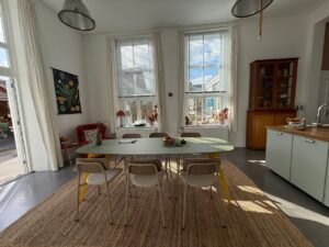 Tafel met stoelen Olive en Planq