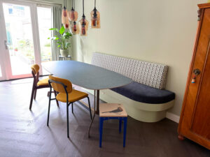 Tafel Textiel en stoelen